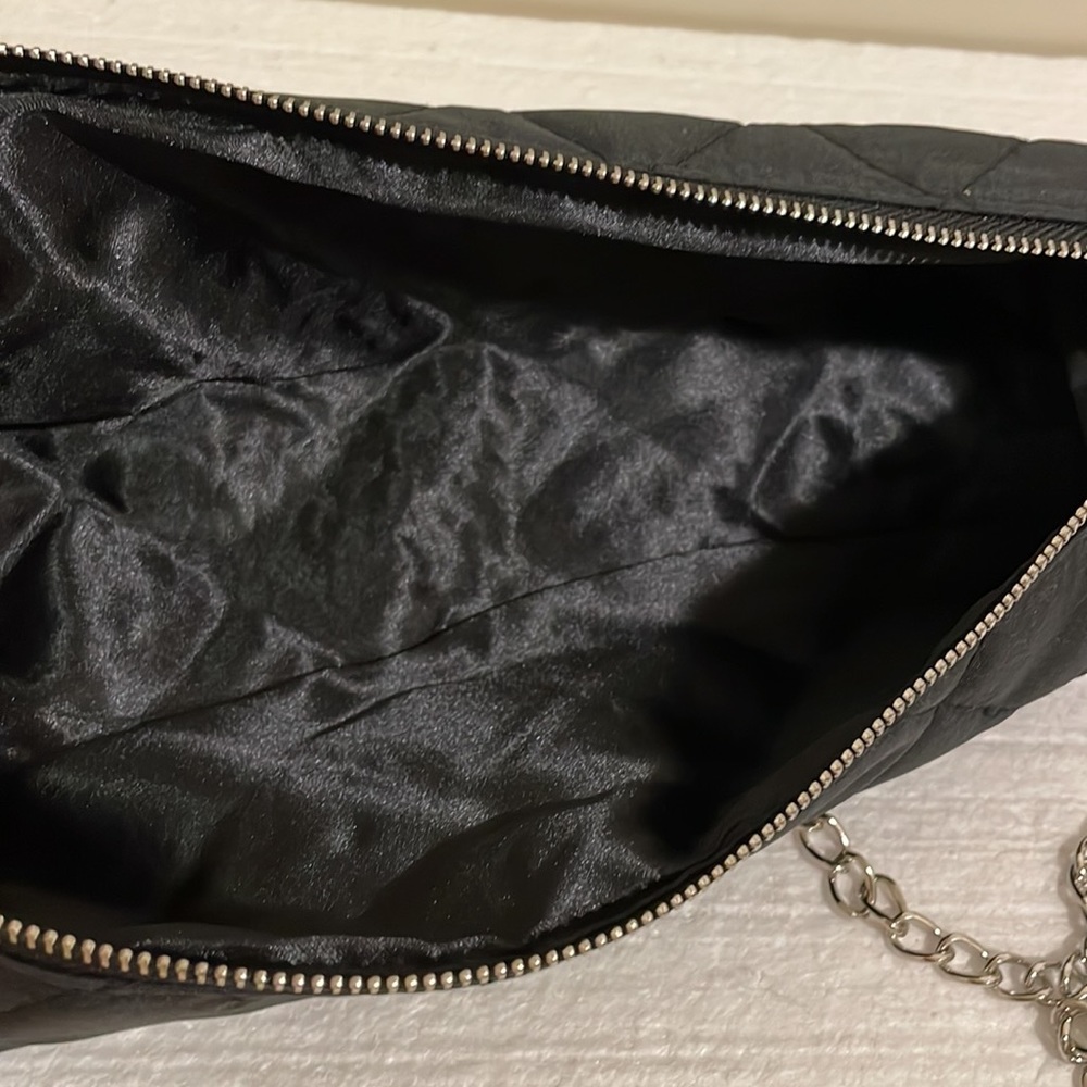 New✨Quilted Black Bag with Chanel Logo - Picture 5 of 7